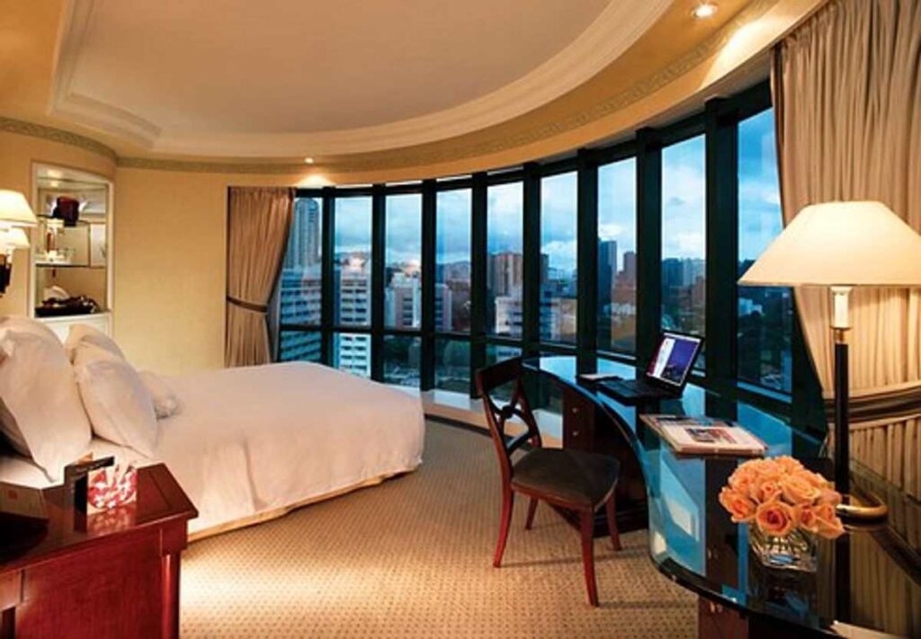 booking the hotels near Kolkata airport