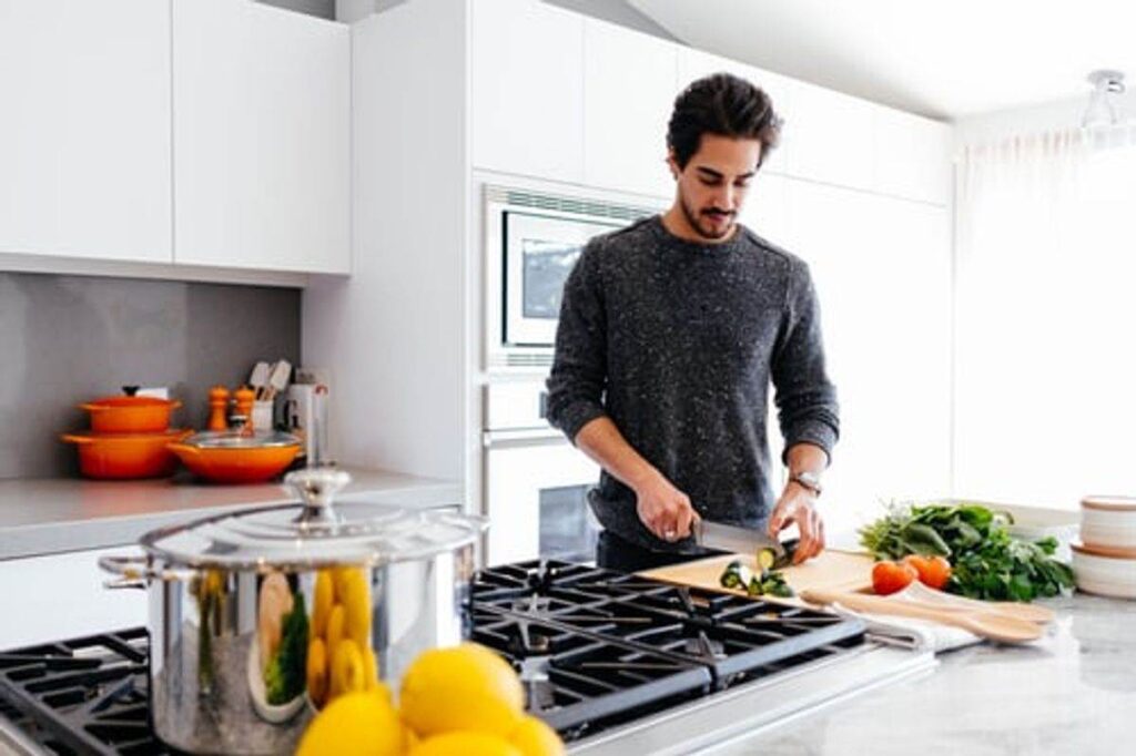 https://kitchenssolution.com/cookers-for-the-elderly/