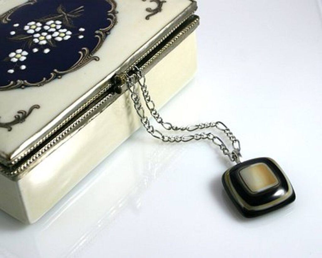 How-To's of Vintage Jewelry