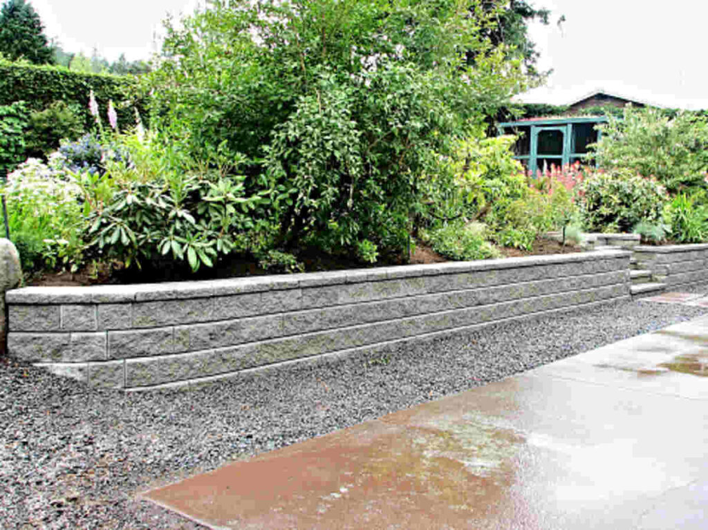 Rebar a retaining wall