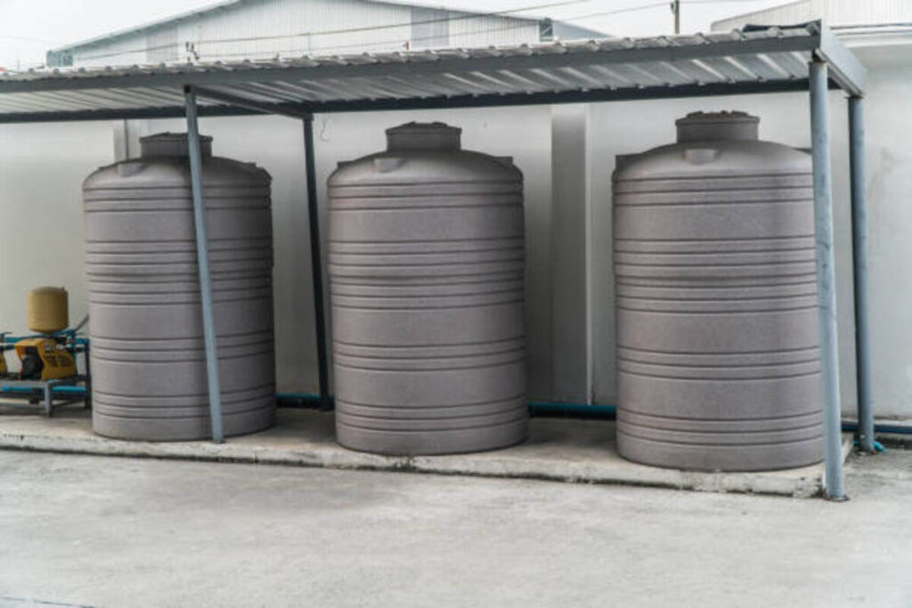 1000 Gallon Stock Tank