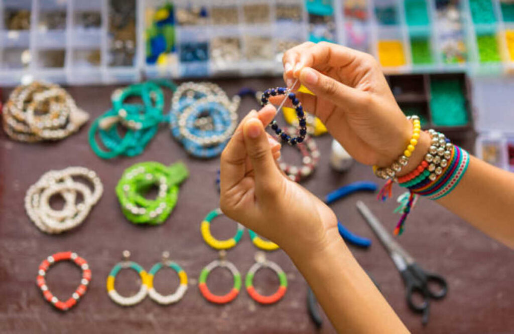 BUILD IT YOURSELF Chinese Bracelet Crafting Your